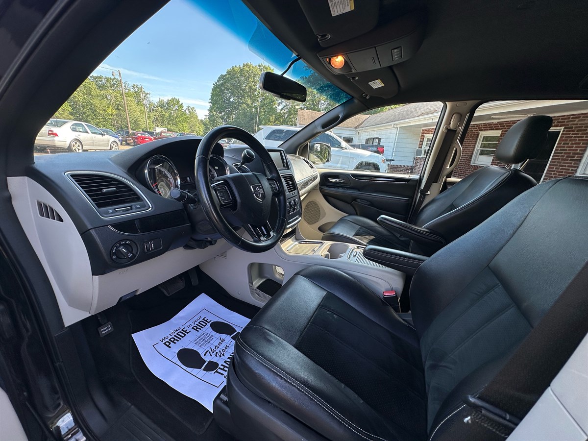 2017 Dodge Grand Caravan SXT photo 15