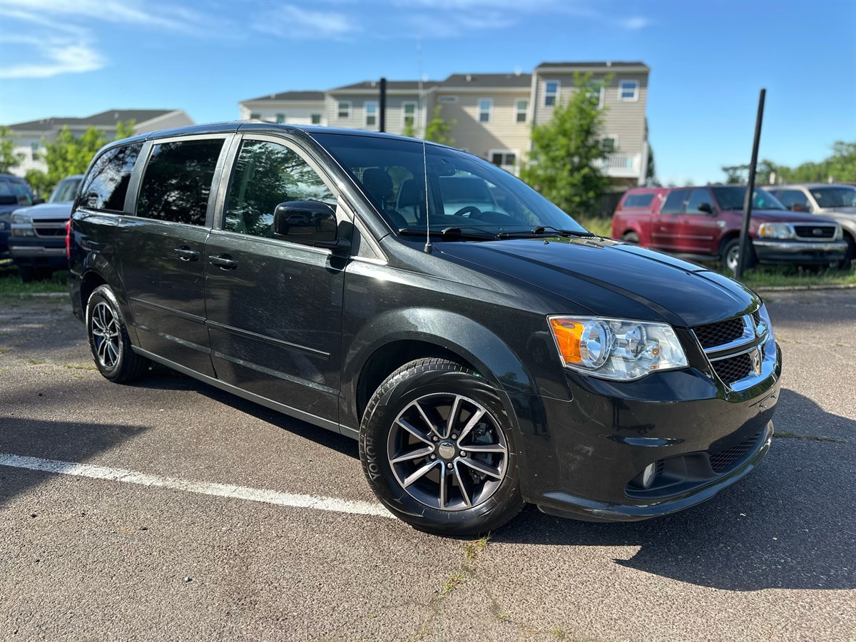 2017 Dodge Grand Caravan SXT photo 2
