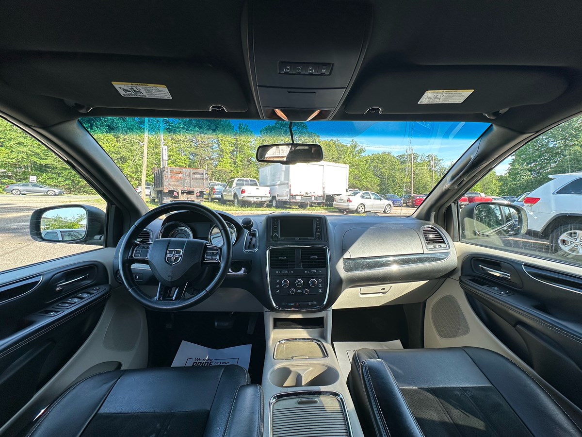 2017 Dodge Grand Caravan SXT photo 14