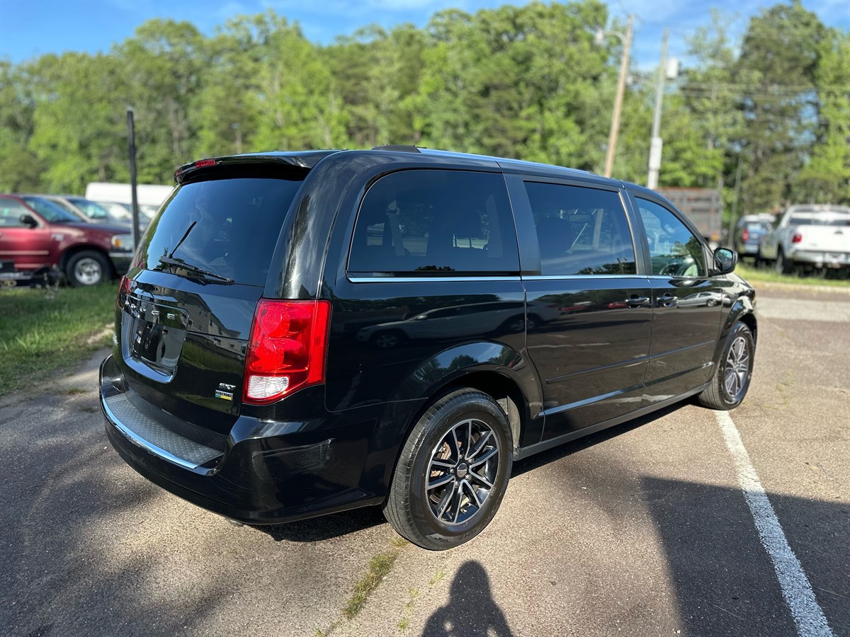 2017 Dodge Grand Caravan SXT photo 4