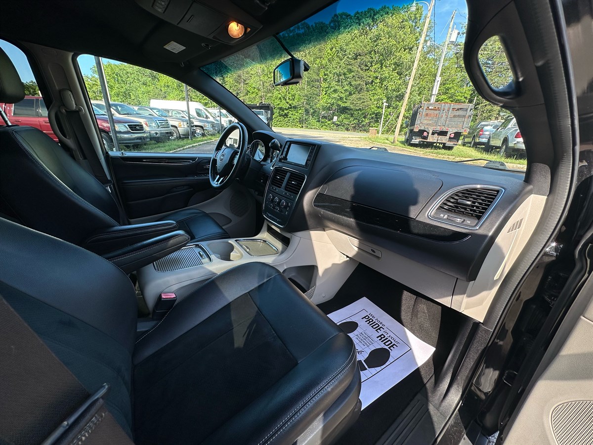 2017 Dodge Grand Caravan SXT photo 18