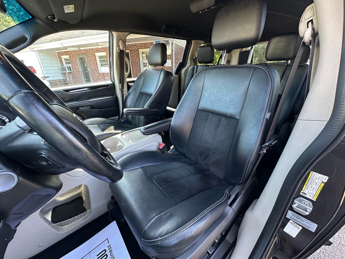 2017 Dodge Grand Caravan SXT photo 16
