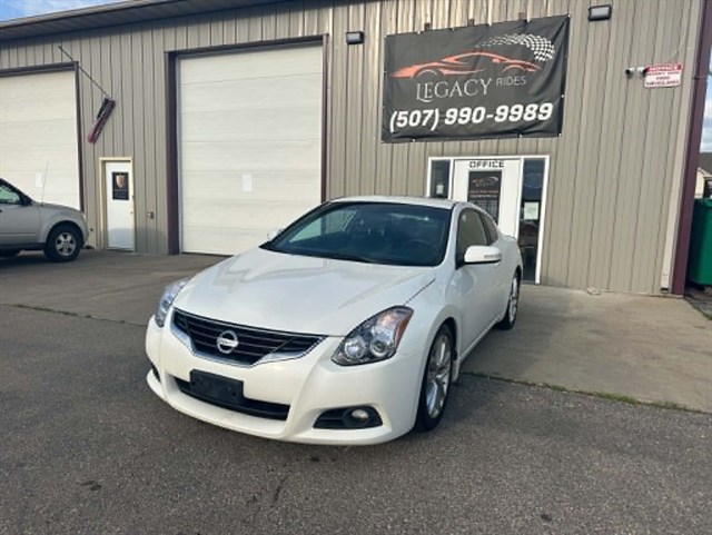 2010 Nissan Altima 3.5 SR CVT's photo