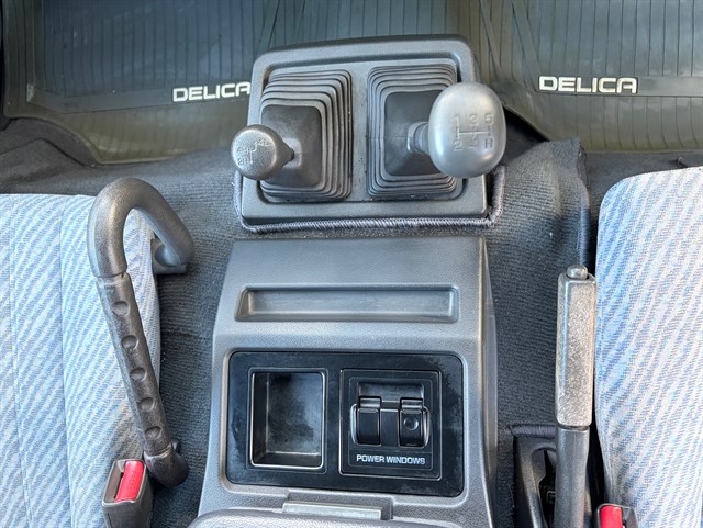 1996 Mitsubishi Delica JDM car for sale — photo 21 of 24