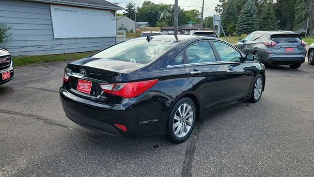 Hyundai Sonata photo 5