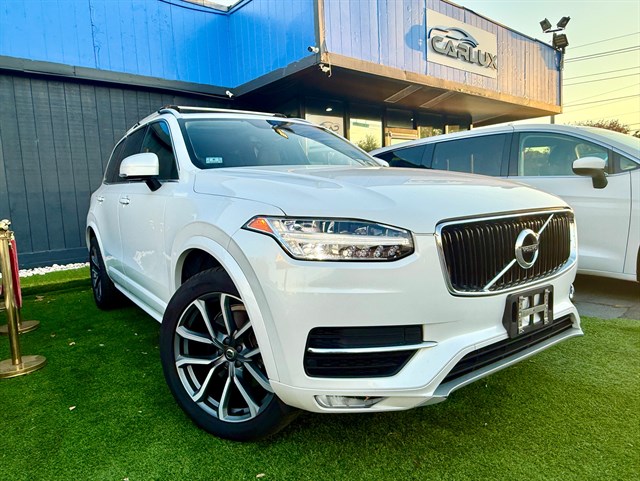 2019 Volvo XC90 Momentum's photo