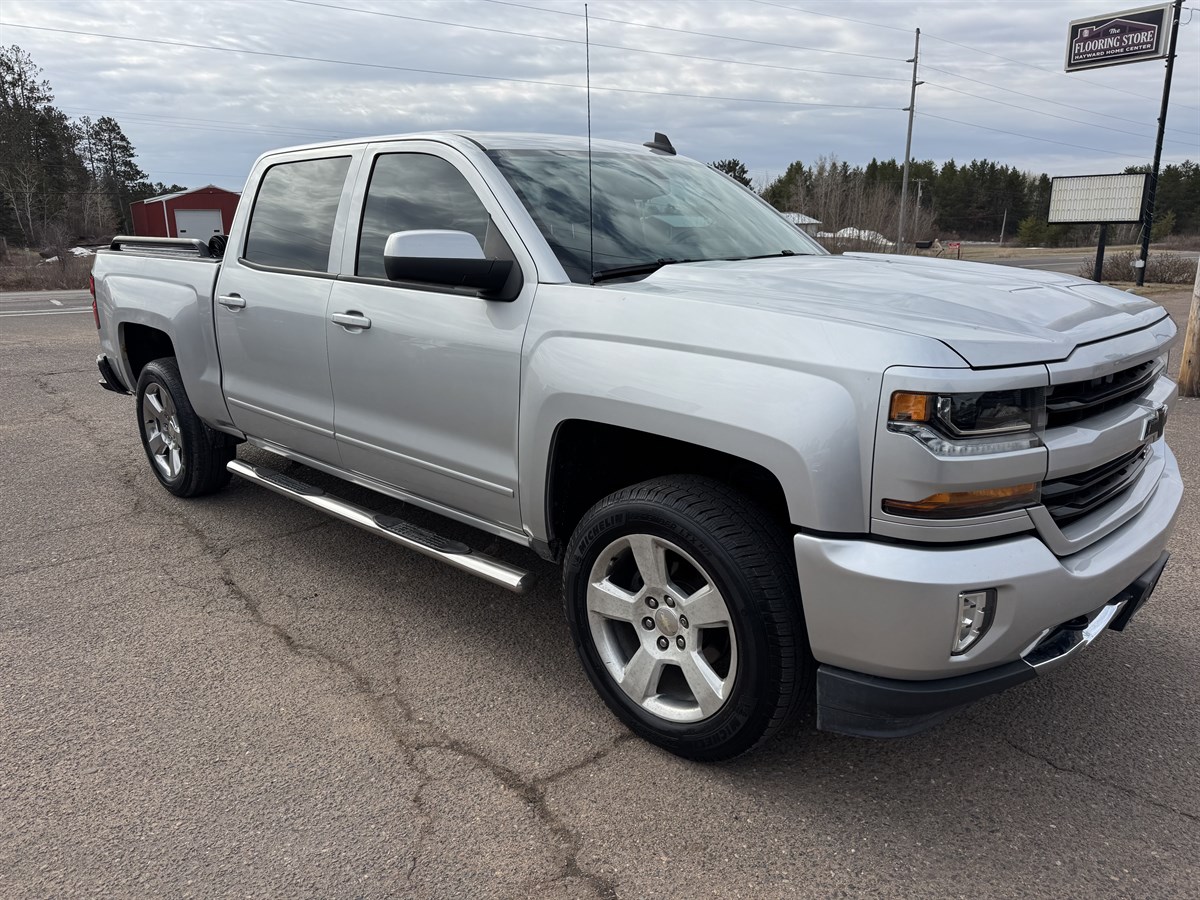 2017 Chevrolet Silverado 1500 LT photo 3