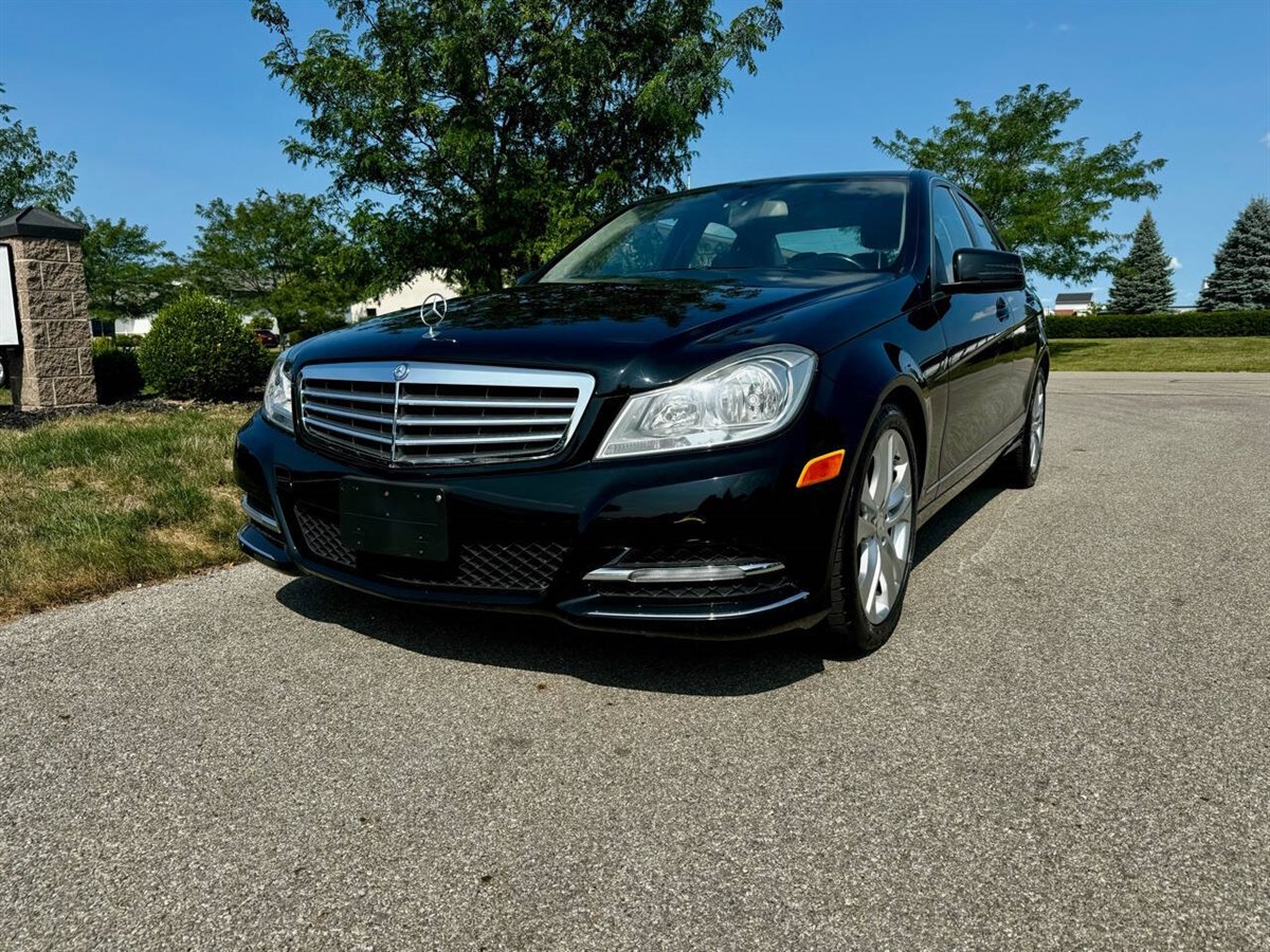 2013 Mercedes Benz C 300 Luxury 4MATIC photo 2