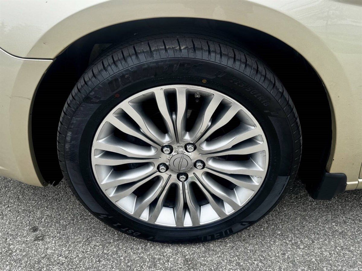 2011 Chrysler 200 Limited photo 10