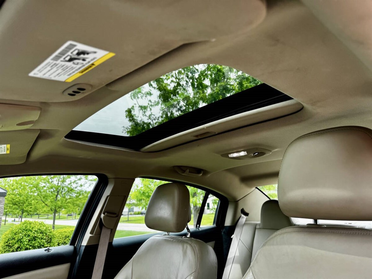 2011 Chrysler 200 Limited photo 12