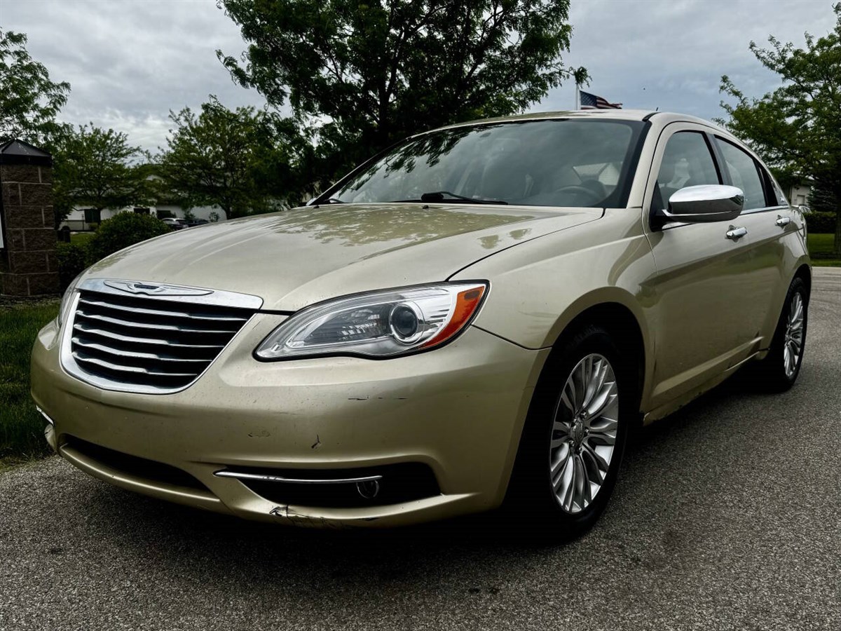 2011 Chrysler 200 Limited photo 2