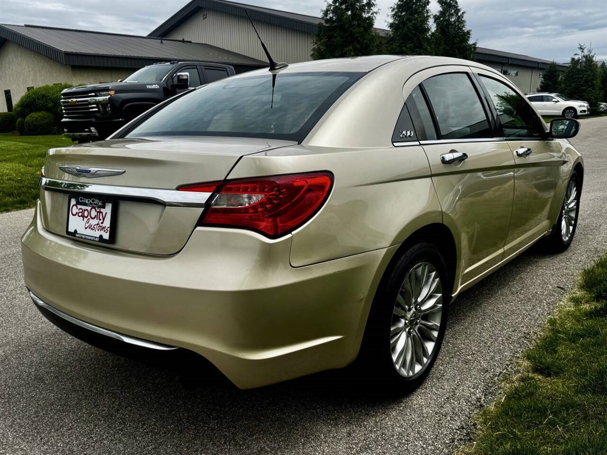 2011 Chrysler 200 Limited photo 6