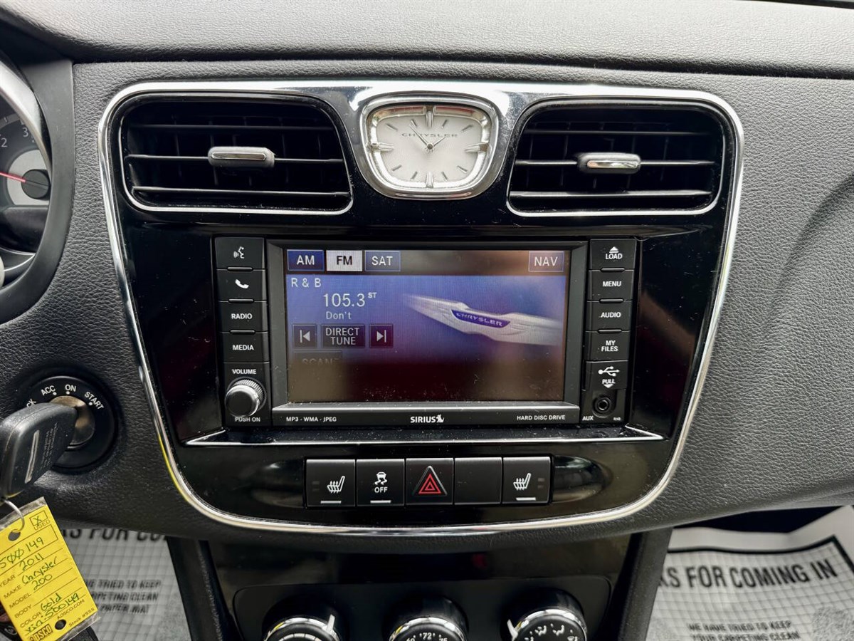 2011 Chrysler 200 Limited photo 19