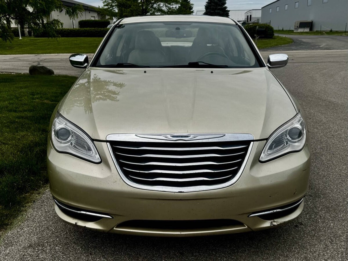 2011 Chrysler 200 Limited photo 3