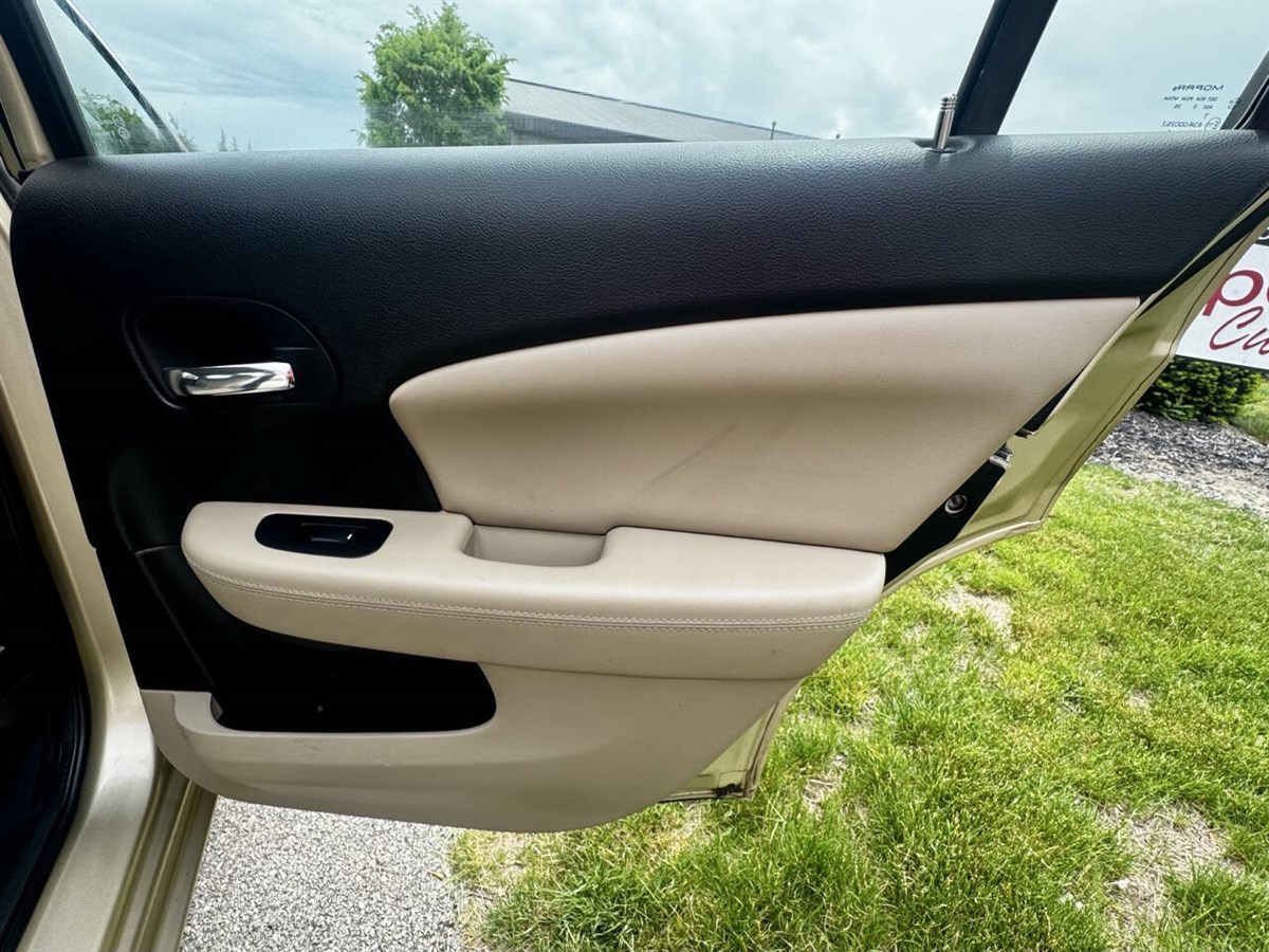 2011 Chrysler 200 Limited photo 25