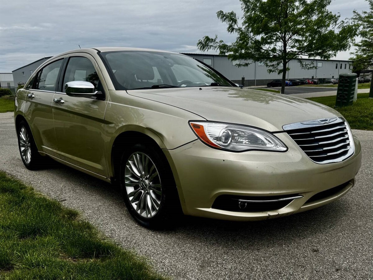 2011 Chrysler 200 Limited photo 4