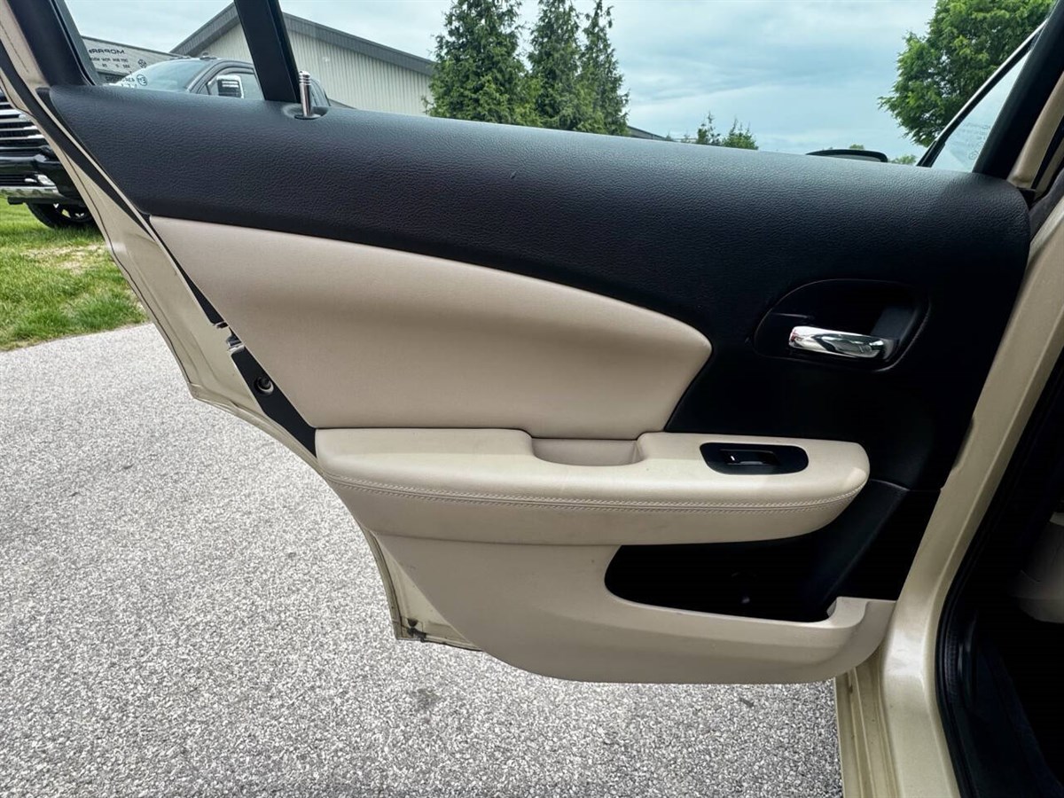 2011 Chrysler 200 Limited photo 23