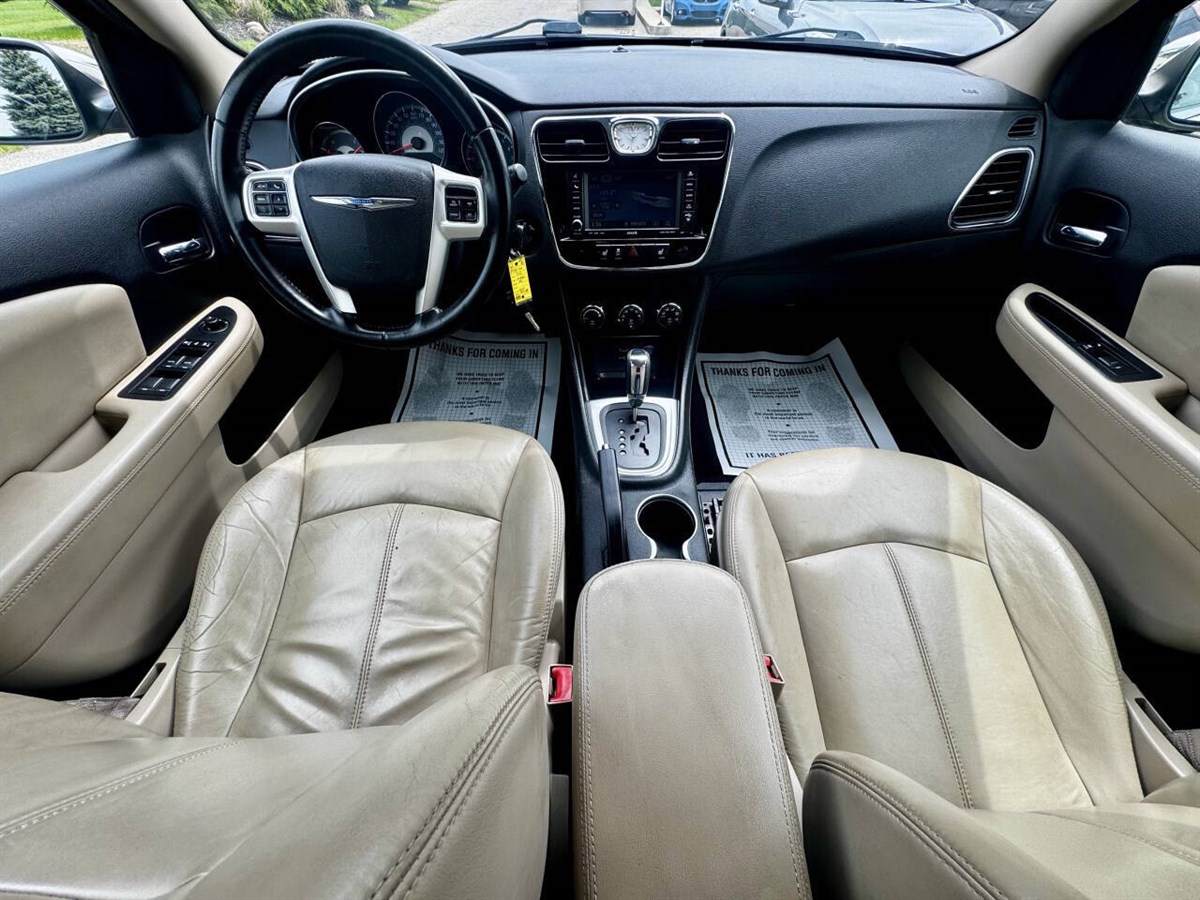 2011 Chrysler 200 Limited photo 14