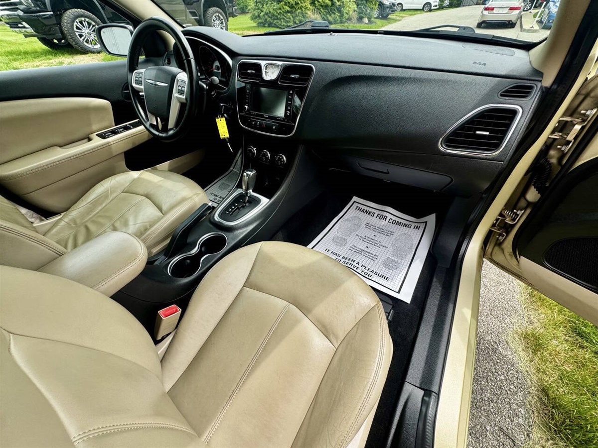2011 Chrysler 200 Limited photo 15