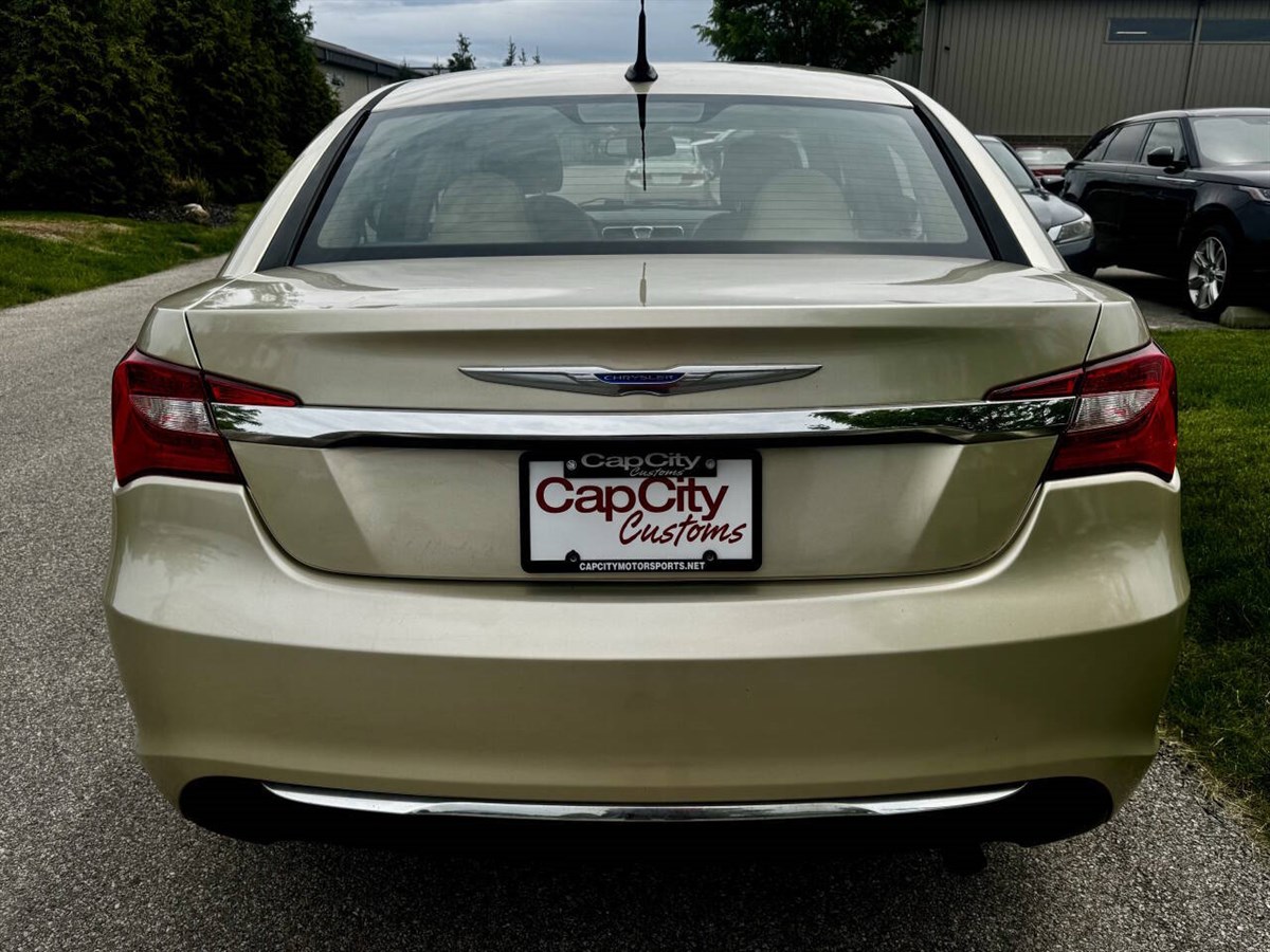 2011 Chrysler 200 Limited photo 7