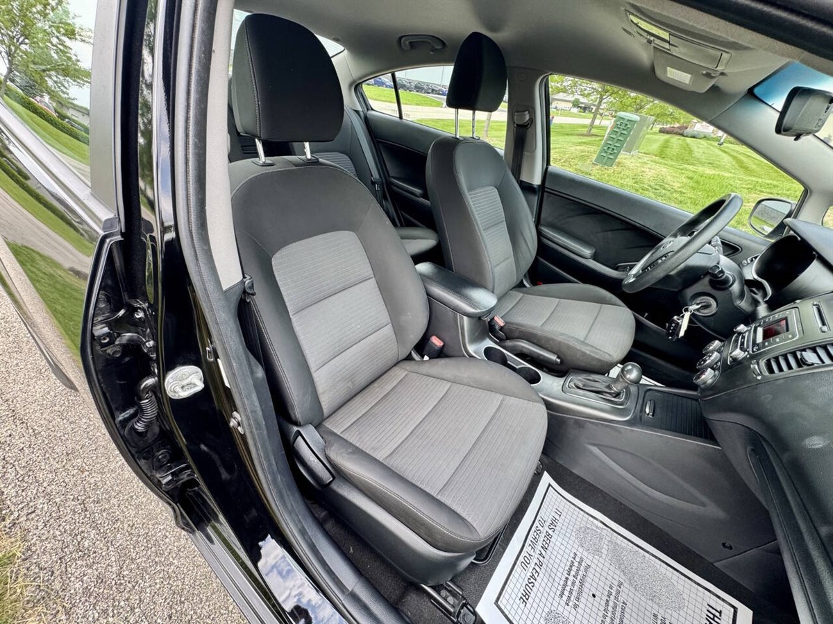 2015 Kia Forte LX photo 25