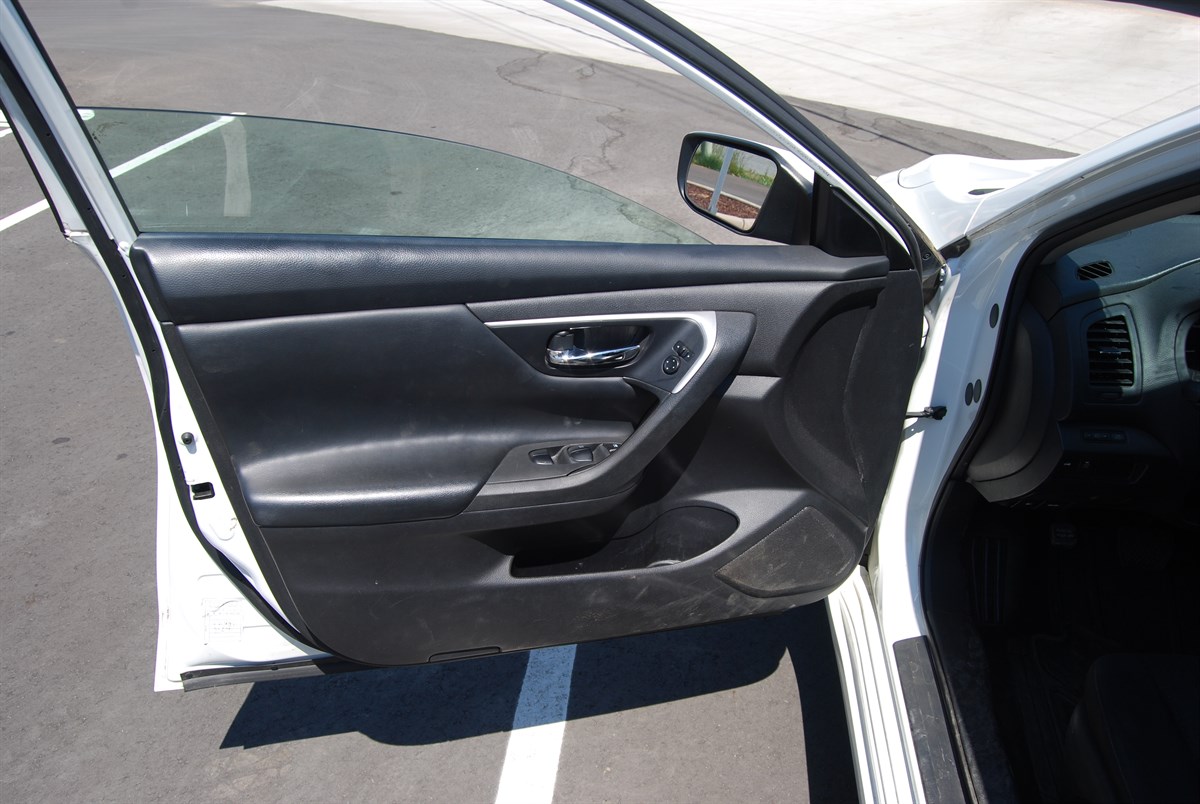 2016 Nissan Altima S - Photo 14
