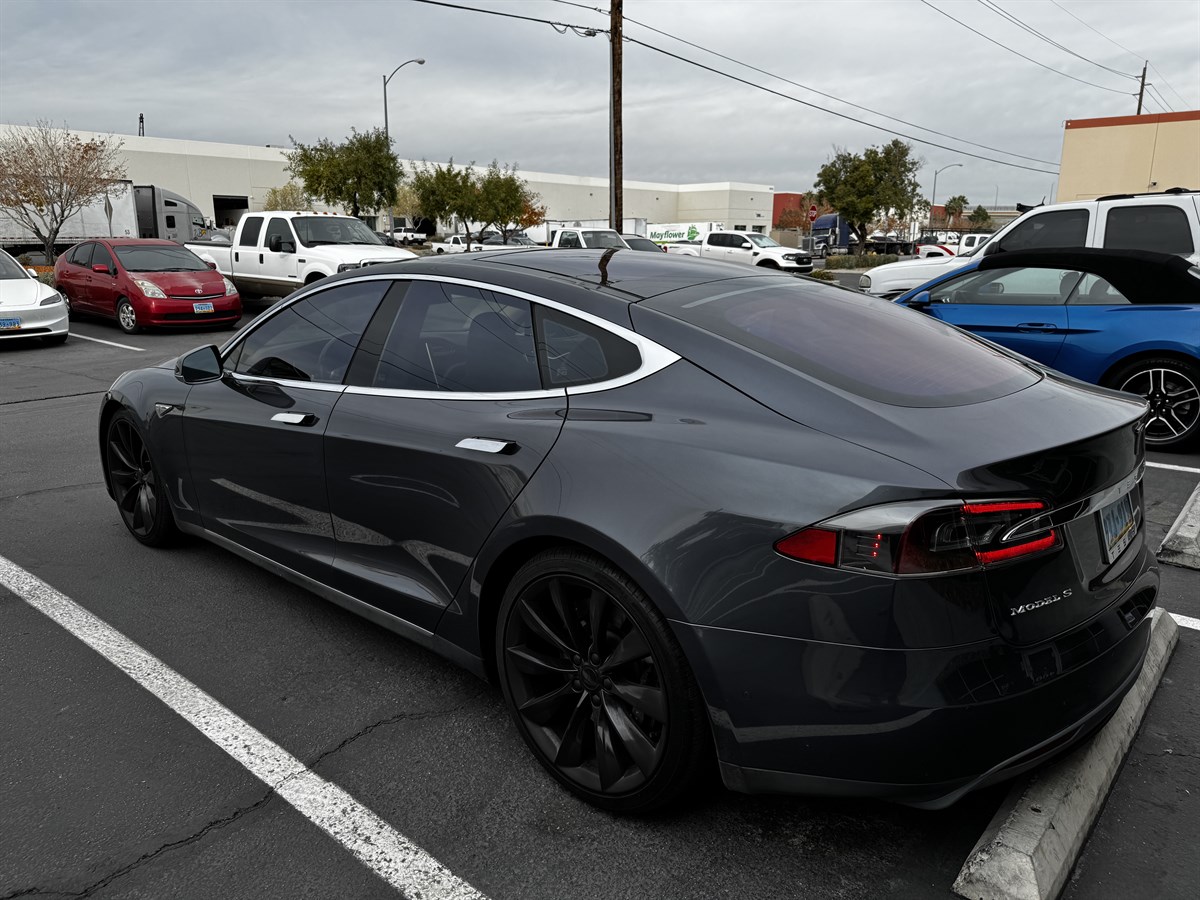 2015 Tesla Model S 85D photo 4