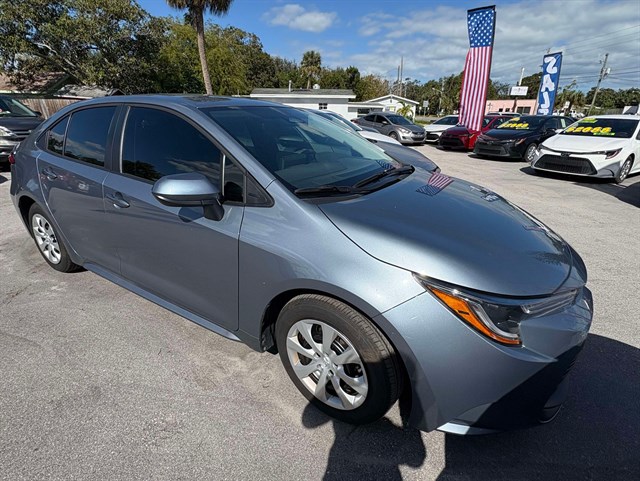 2024 Toyota Corolla LE's photo