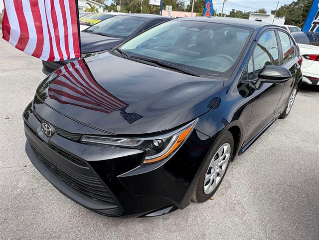 2023 Toyota Corolla LE's photo