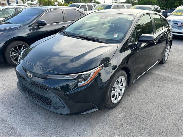 2021 Toyota Corolla LE's photo