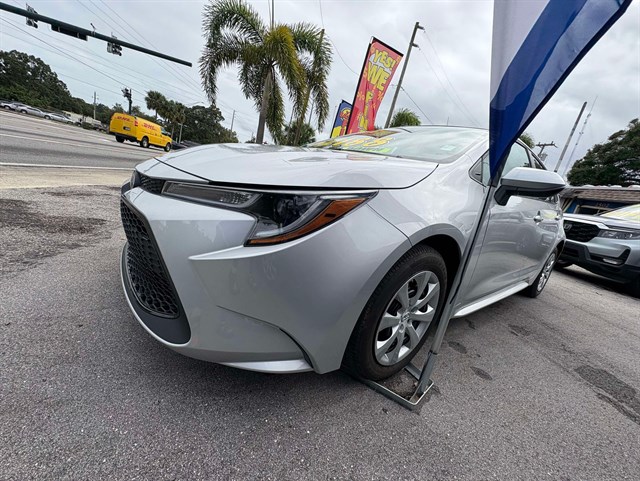 2022 Toyota Corolla LE's photo