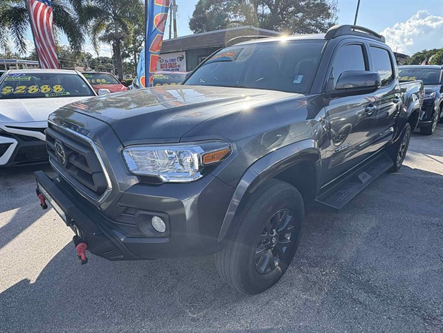 2022 Toyota Tacoma SR5's photo
