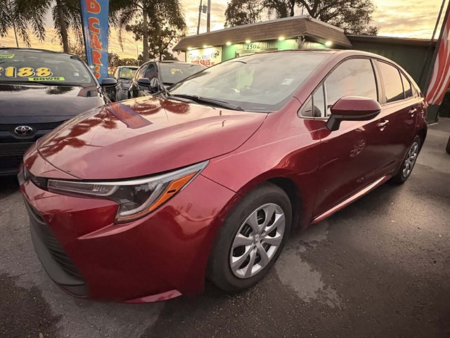 2023 Toyota Corolla LE's photo