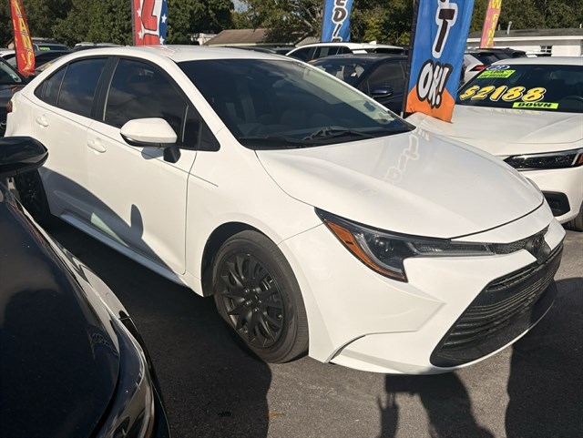 2024 Toyota Corolla LE's photo