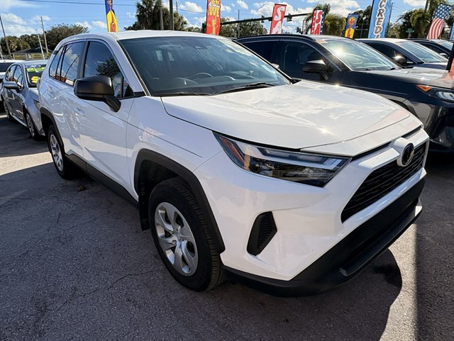 2024 Toyota RAV4 LE's photo