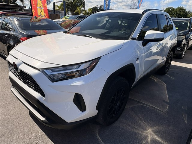 2022 Toyota RAV4 XLE's photo