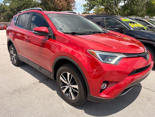 2017 Toyota RAV4 XLE's photo