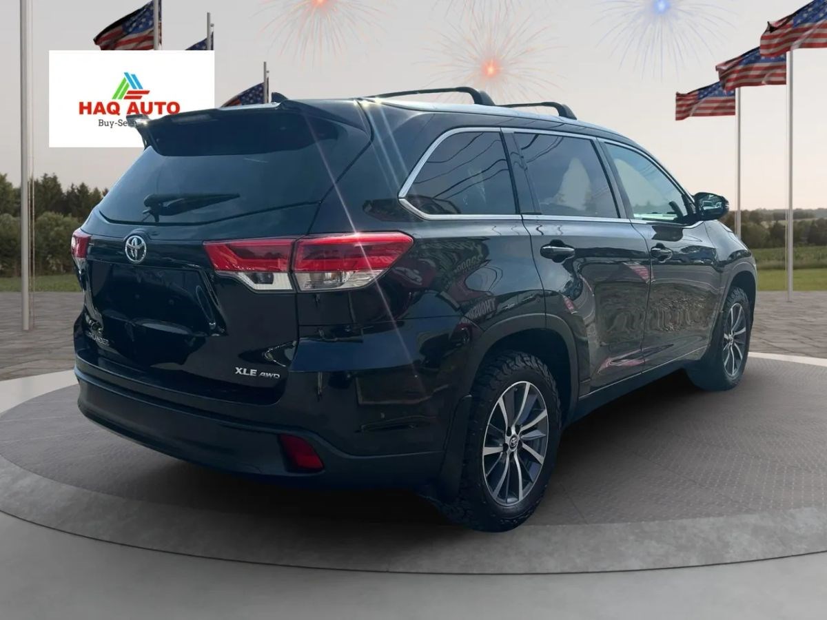 2018 Toyota Highlander XLE Sport photo 4
